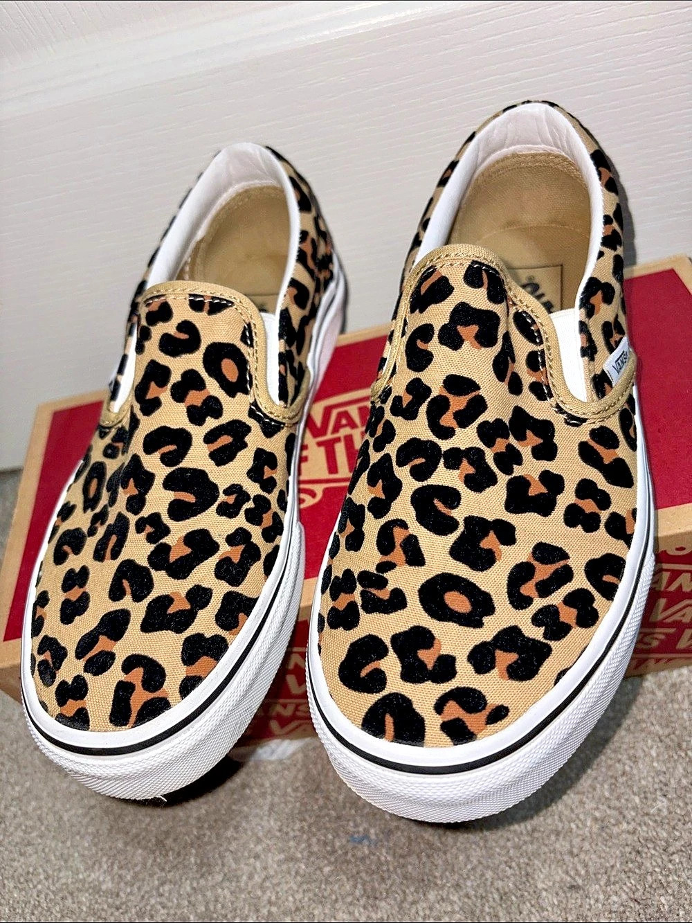 Vans Classic Slip-On Leopard Print Sneakers US 7